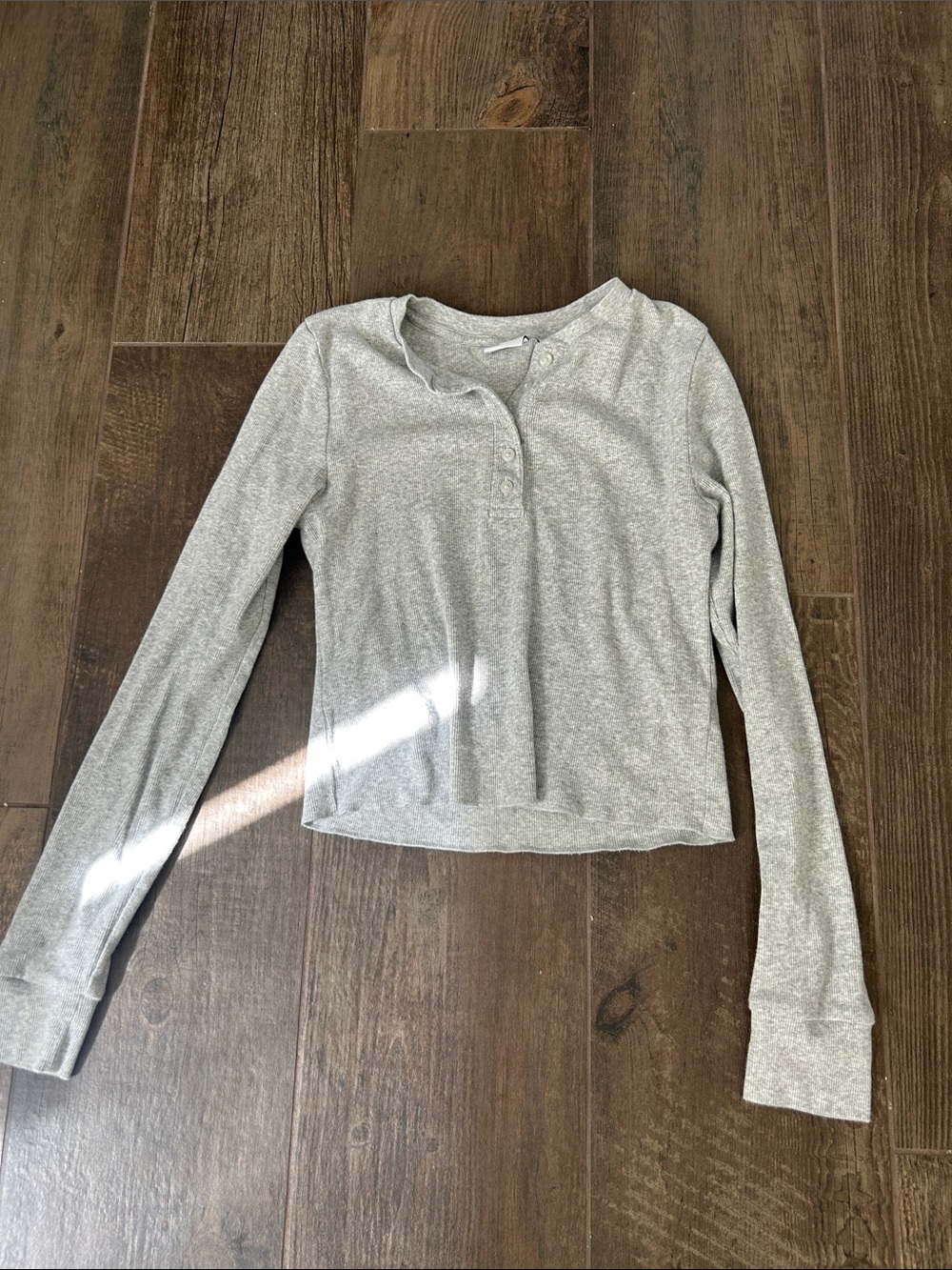 Aritzia Women’s Long Sleeve Henley Top - Gray